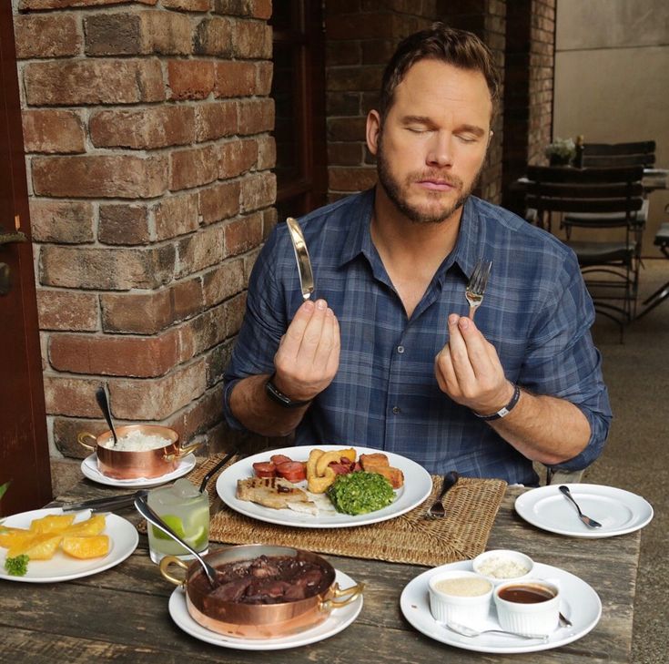 A V E R Y 🔎 | fiction | fake | tweet media