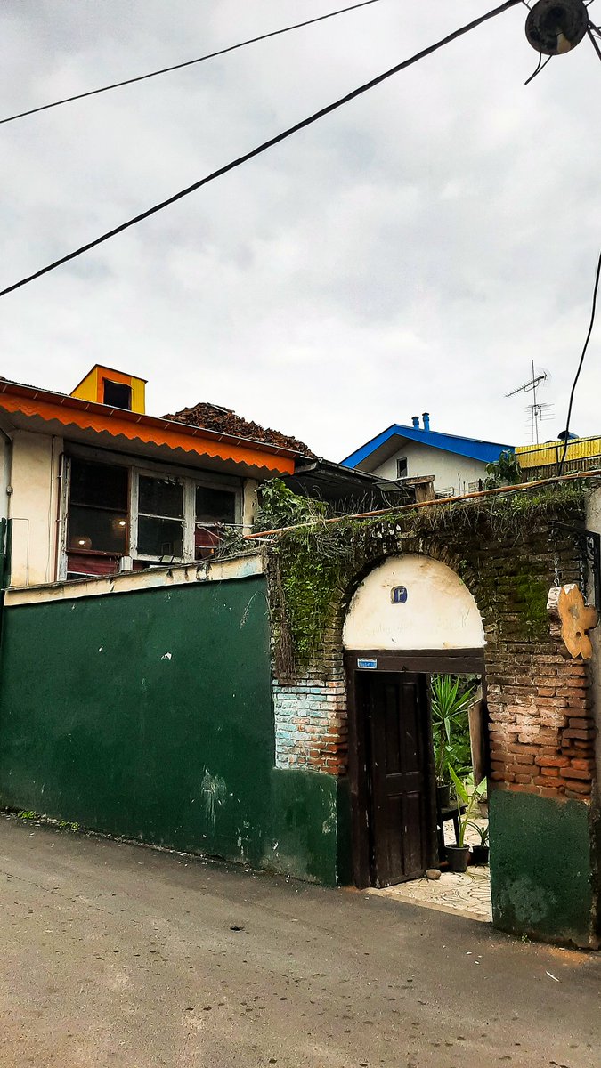 رشت جانم سبز بمون :)🫀
ما آخرین نسلی هستیم که این جنس خونه هارو میبینیم ...
خونه های از جنس خونه های پدری.