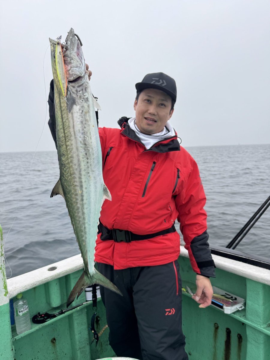 wata_eg's tweet photo. バーティスジャークでサワラげーっと
シーバスはブレードジグでキャッチ

#東京湾
#スズキ
#シーバス
#seabass
#鱸
#サワラ
#釣り
#saltlurefishing 
#ルアーフィッシング
#daiwa
#バーティス140s
#TGベイト45g https://t.co/w77ug3IHsT