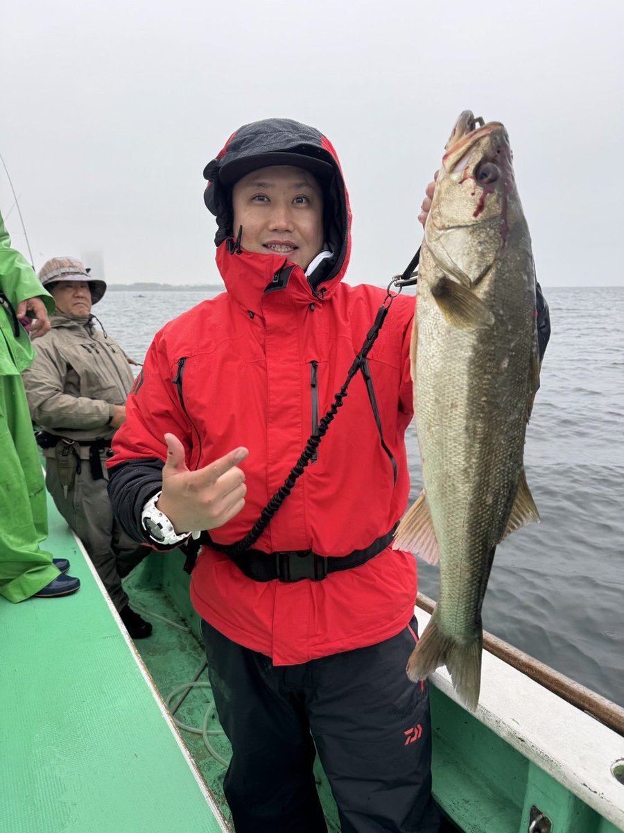 wata_eg's tweet photo. バーティスジャークでサワラげーっと
シーバスはブレードジグでキャッチ

#東京湾
#スズキ
#シーバス
#seabass
#鱸
#サワラ
#釣り
#saltlurefishing 
#ルアーフィッシング
#daiwa
#バーティス140s
#TGベイト45g https://t.co/w77ug3IHsT
