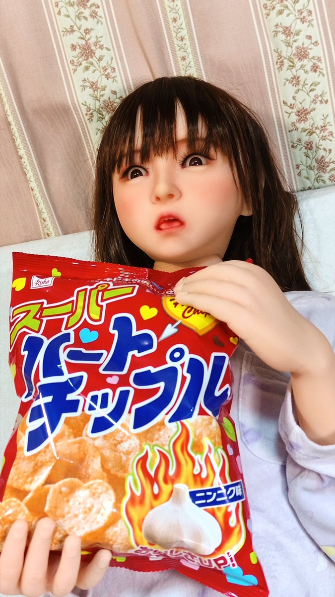 kit_cat79's tweet photo. 西日本のみなさま。
これが東日本を中心に販売されている
ニンニク味のスナック
「スーパー ハートチップル」です。

東の民がカールをヨドバシで
密輸するのと同様に、
我々西の民もヨドバシ経由でないと
手に入りにくいブツなのです。

こっそり食べても、ニンニク臭が
キツいのでバレます😇 https://t.co/hAcvuO1yVg