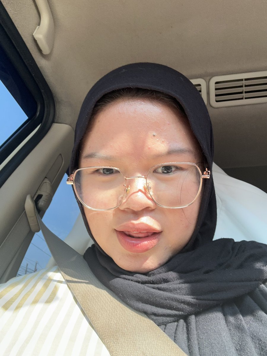 thisisnei's tweet photo. alis botak😫 https://t.co/fwbYeXNlo3