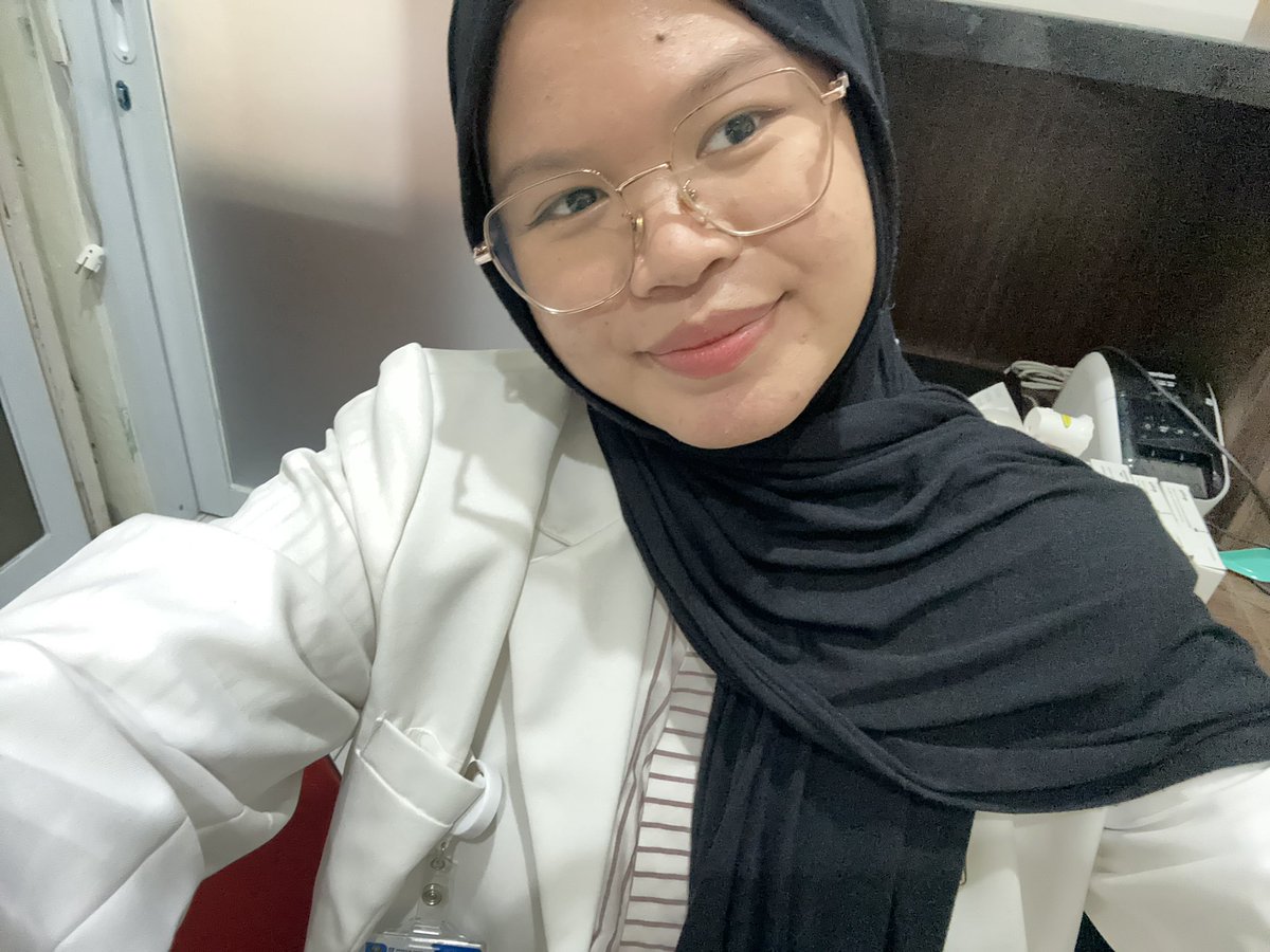 thisisnei's tweet photo. alis botak😫 https://t.co/fwbYeXNlo3