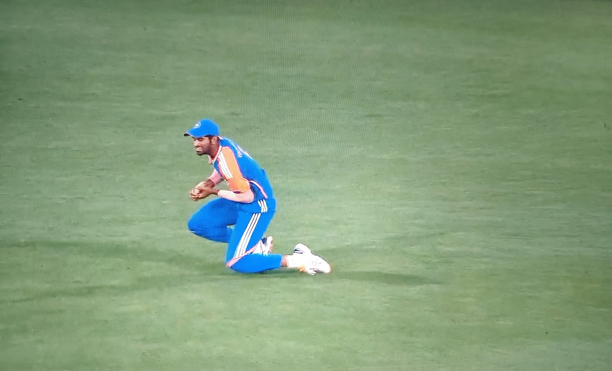 Catch dropped by Washington Sunder at backward point.

(Bumra to Tim David)

#TeamIndia #AUSvIND #3rdT20I