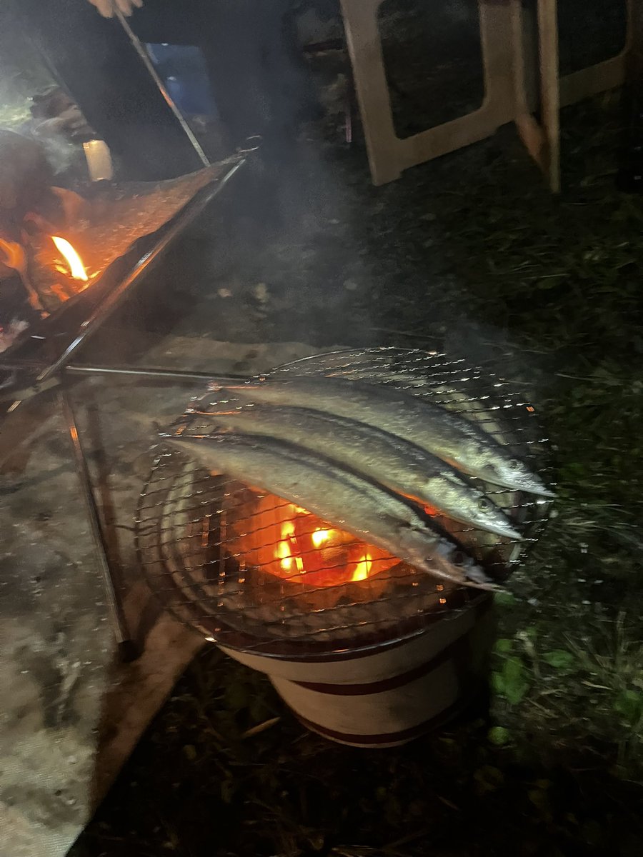 osawariman4's tweet photo. キャンプ最高👍
友達みんなでワイワイ

サンマ焼いてます〜 https://t.co/NxPxmeHZPg