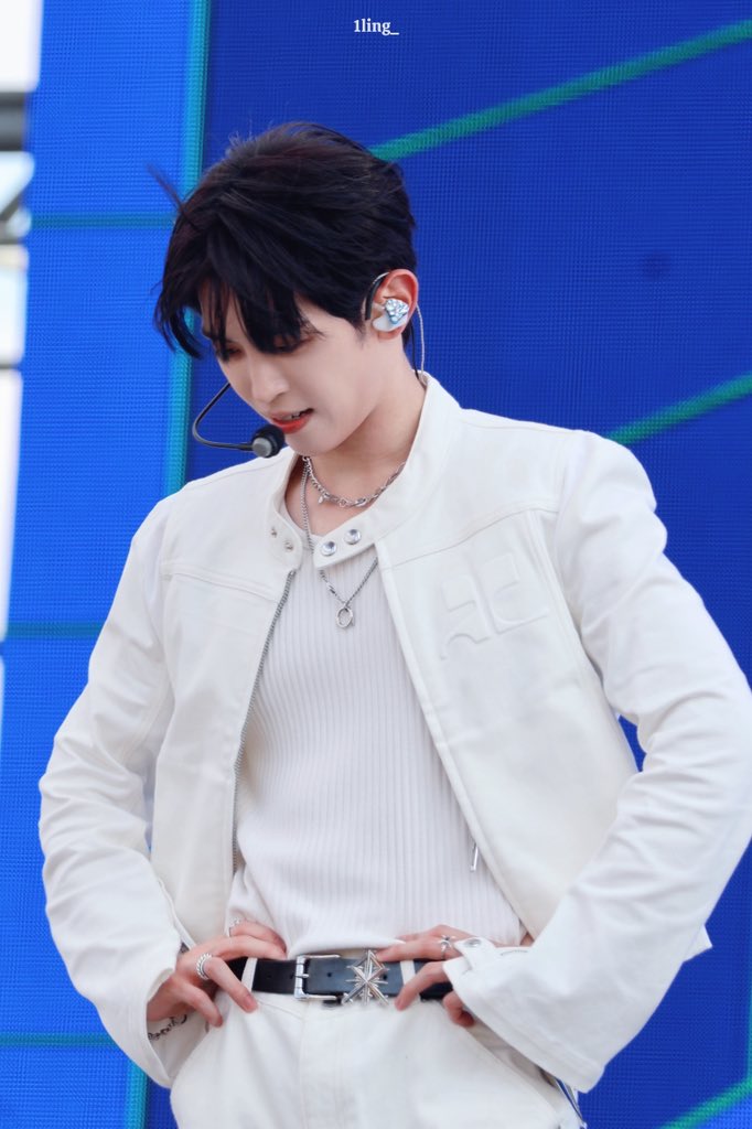 10_yyling's tweet image. 251102 CMF✨

#NOWZ #나우즈 #현빈 #HYEONBIN