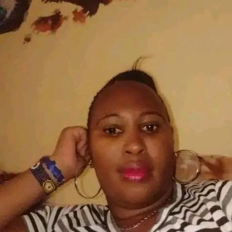 sholard_mancity's tweet image. My people,
This is believed to be the picture of Elizabeth Nyambura, the Kenyan lady in distress in Saudi Arabia.

She says she’s been beaten several times by her boss and even threatened with death.

Right now, she’s fleeing &amp;amp; is on her way to the Kenyan Embassy in Riyadh, and…