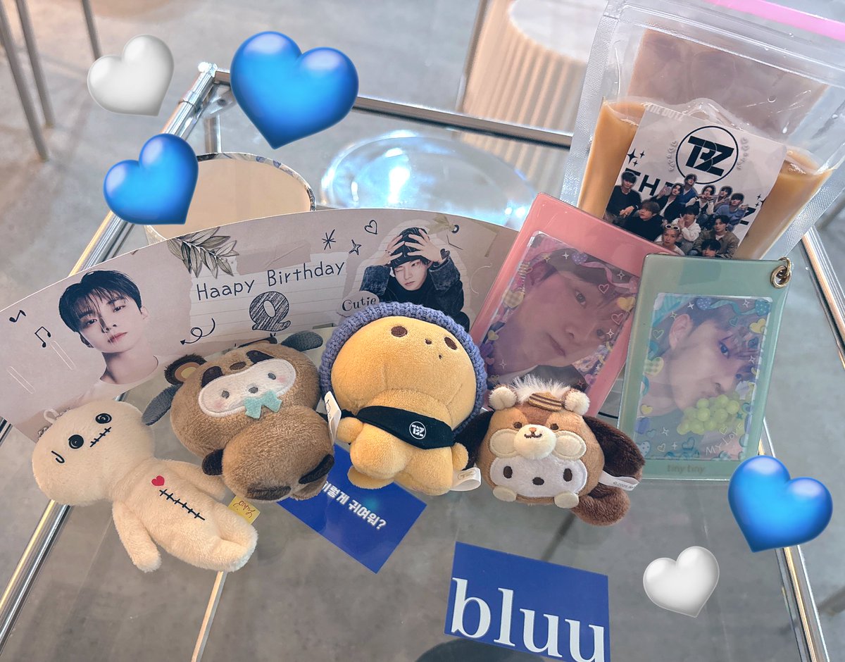 PassionQQQ's tweet photo. きゅちゃんのセンイルイベント行ってきた〜🎂🐿✨
センイルケーキ食べれなかったけど店内装飾してあって可愛かった〜🎀

@cafebluu  #theboyz  #큐  #더보이즈 https://t.co/zZkT4GTO7z