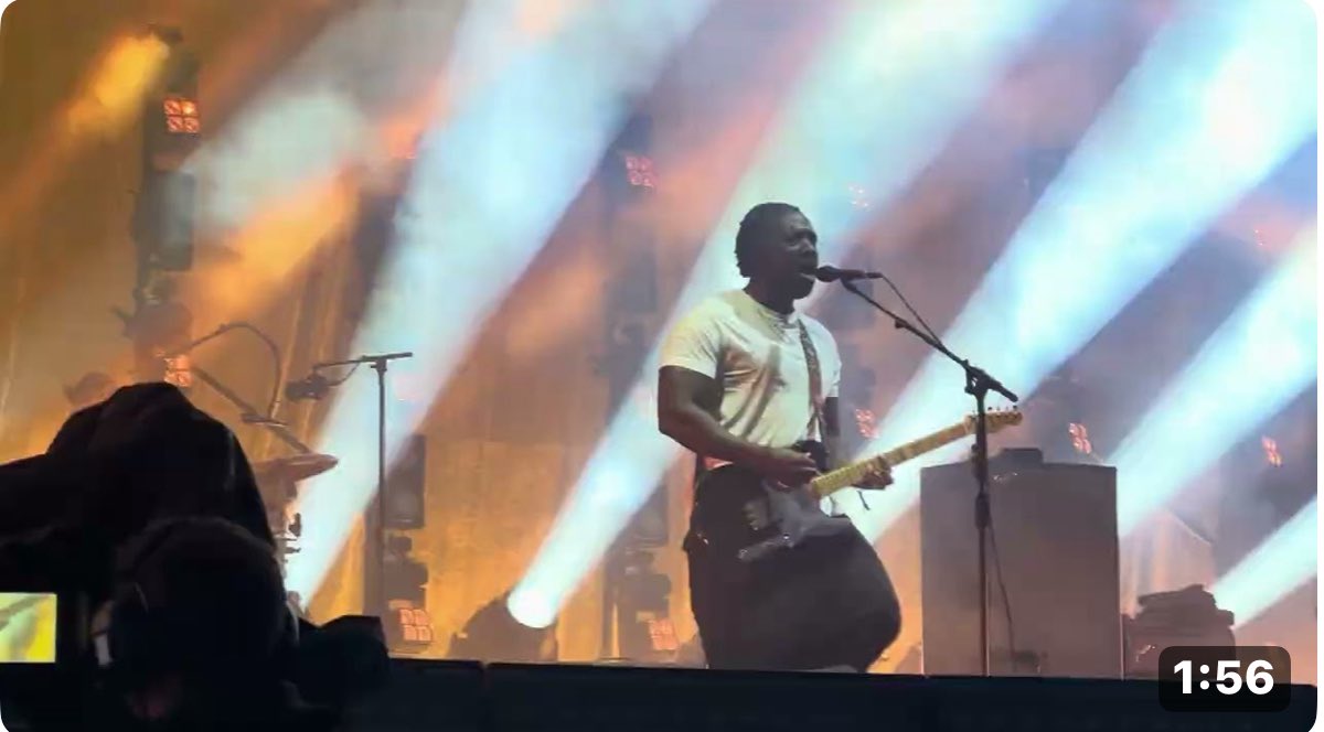 Bloc Party - Banquet - Live at On The Beach Brighton 2025
youtu.be/YcV4mTEgJHM