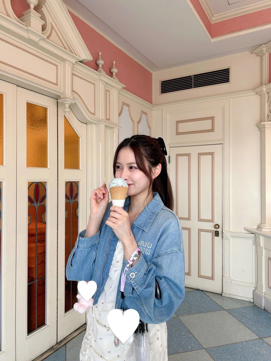 super_renochan's tweet photo. かわいいーーー!!!
麗乃ちゃんのポニーテールだいすき🎶
アイス美味しそう!寒くなかった?🍨♡
#renogram #中村麗乃
#ディズニーランド
#ootd #pellicule #フレンチガーリー https://t.co/8M8S3CjHV8