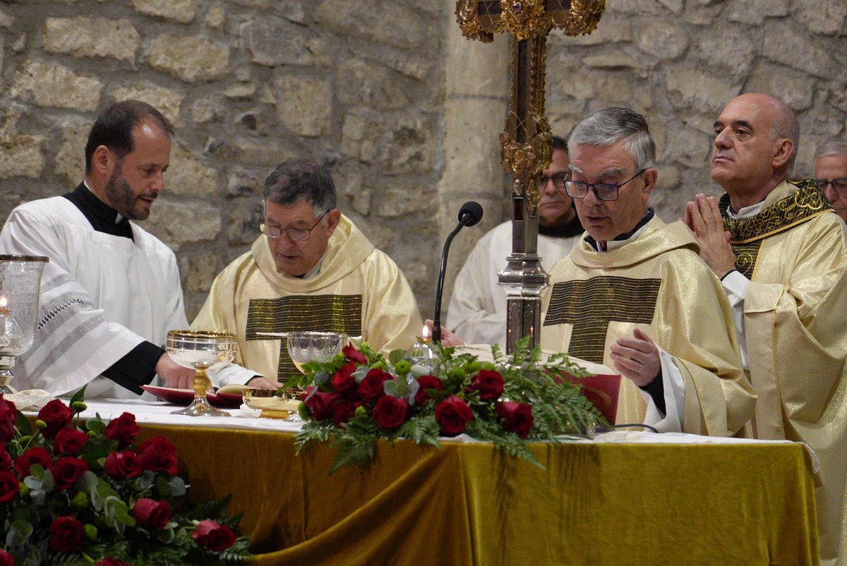 Ayer el Monasterio de Santo Toribio de Liébana acogió la misa de acción de gracias dedicada a los Franciscanos de Aránzazu que durante 64 años han custodiado el Lignum Crucis.
La comunidad se despide de nuestra comarca recibiendo todo el cariño y agradecimiento.

📷 Javi Franco
