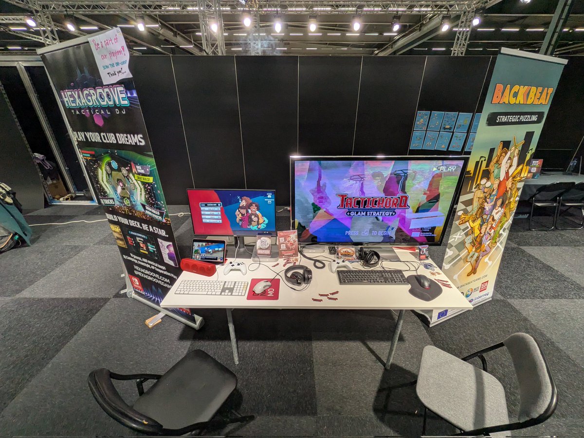 I'm unexpectedly at Stockholm Comic Con today showing our upcoming game Tactichord: Glam Strategy!! 🎸🎊