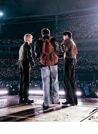 chatumi1230bora's tweet image. ジンくん、クオズをステージに呼んでくれて本当にありがとう🥹
 #BTSis7 #RUNSEOKJIN_epTOUR