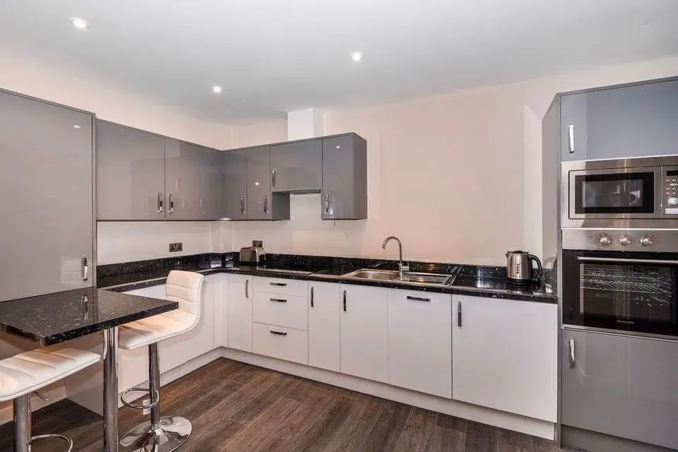 staylets1's tweet image. Looking for a change of scenery while working remotely? 

Look no further than #StayLets! Our centrally located #apartments provide a comfortable space to work and relax, with free WiFi.

Book your #workcation at buff.ly/2VMnM79 🧡

#CorporateAccommodation #BusinessStays