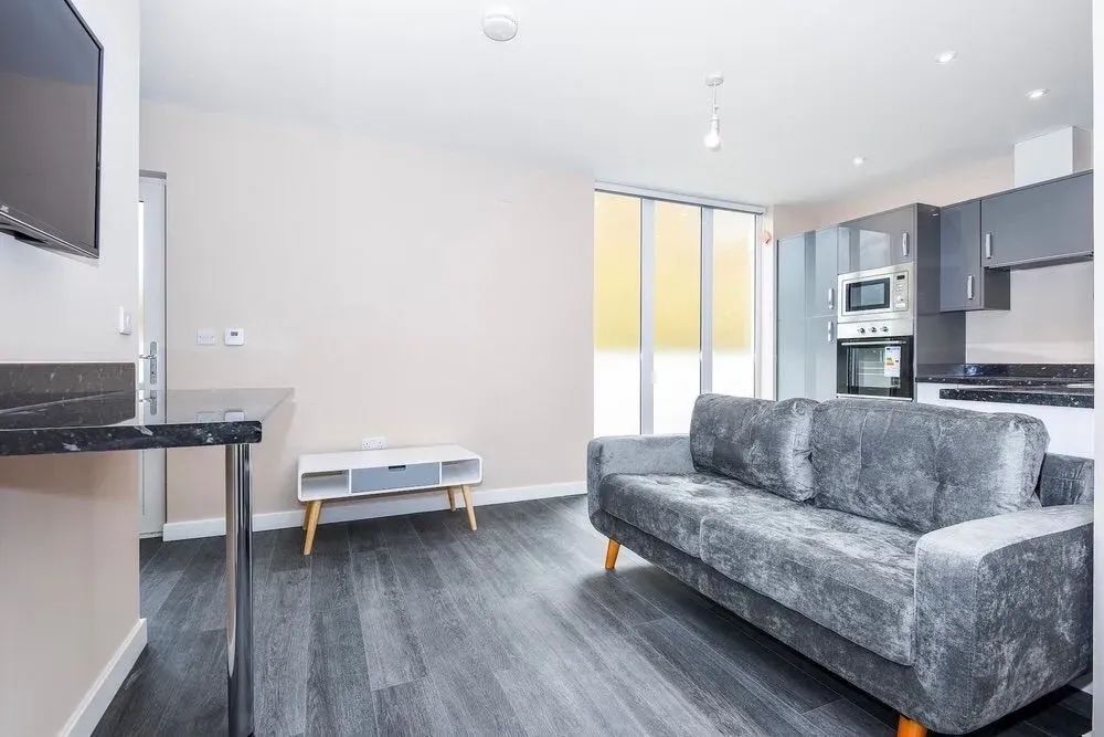 staylets1's tweet image. Looking for a change of scenery while working remotely? 

Look no further than #StayLets! Our centrally located #apartments provide a comfortable space to work and relax, with free WiFi.

Book your #workcation at buff.ly/2VMnM79 🧡

#CorporateAccommodation #BusinessStays