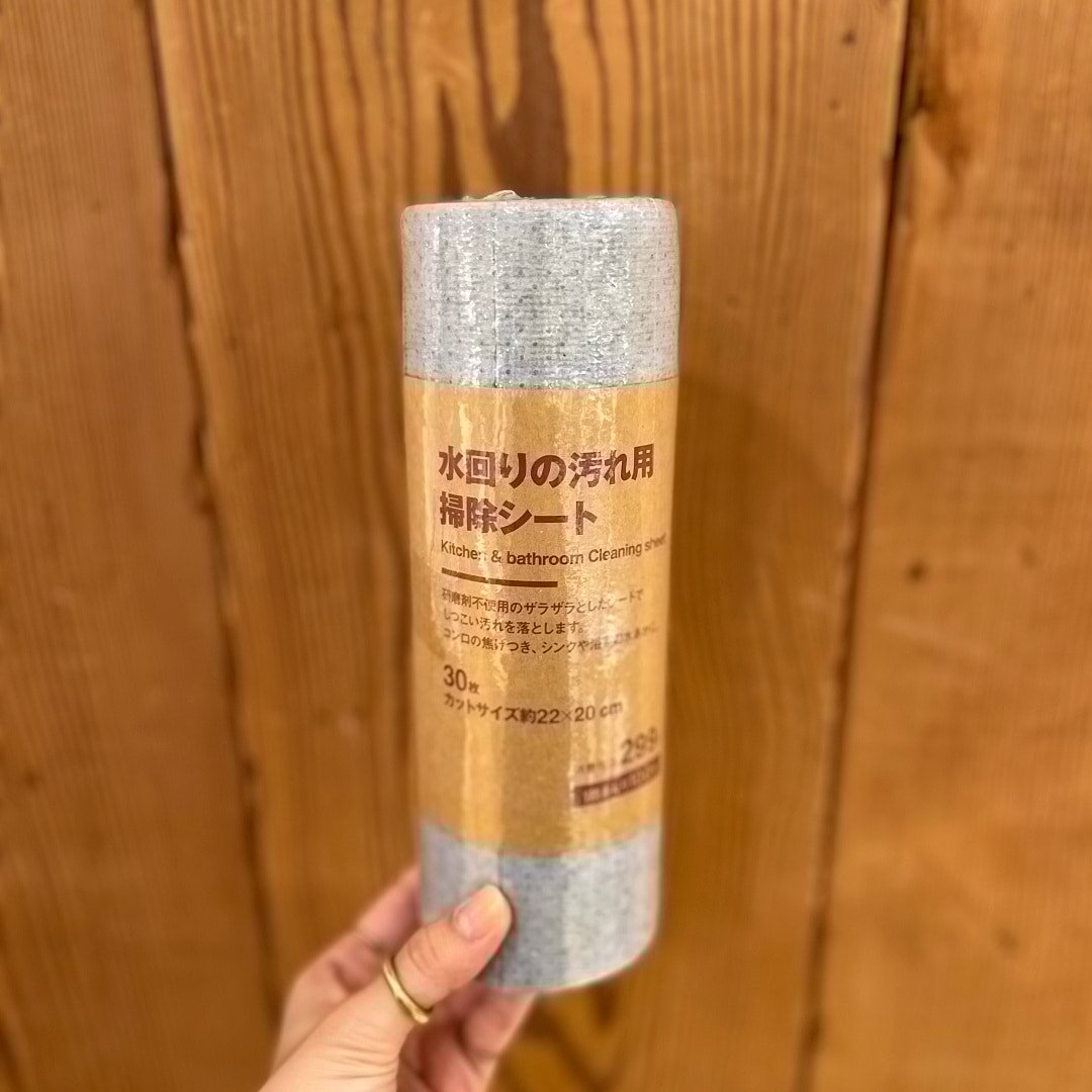 研磨剤不使用のザラザラとしたシートで、水回りのしつこい汚れを落とし