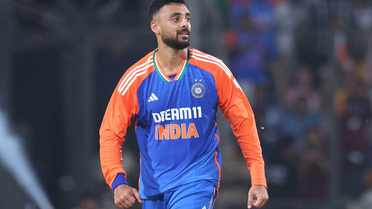 Mystery Man Varun chakravarty gets a back to back Wicket of Mitchell Marsh and Mitchell Owen 🔥

What a delivery by Varun 💯 

Australia 80/4 Now
#INDvsAUS