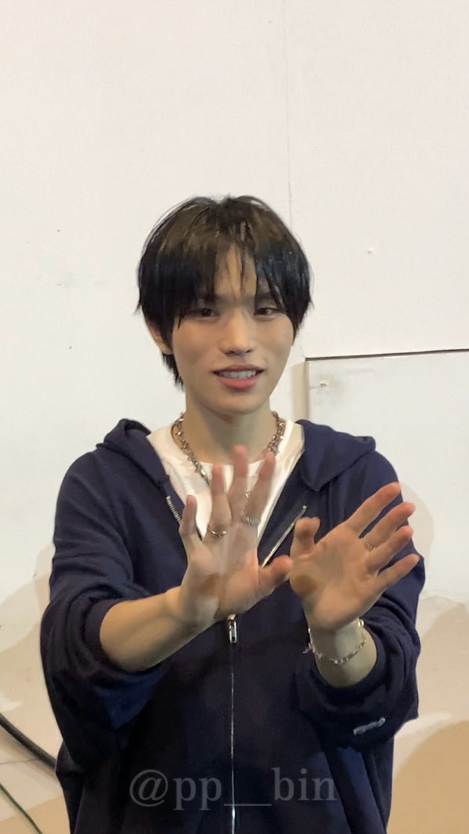 pp__bin's tweet image. ได้ชกหมัดกับจ๋องด้วย ~~👊🏻🖤🐶🇹🇭

#JUNGBIN #정빈 
#POWERFULYOUTH_inBKK
#POW #파우 #POW_GRID