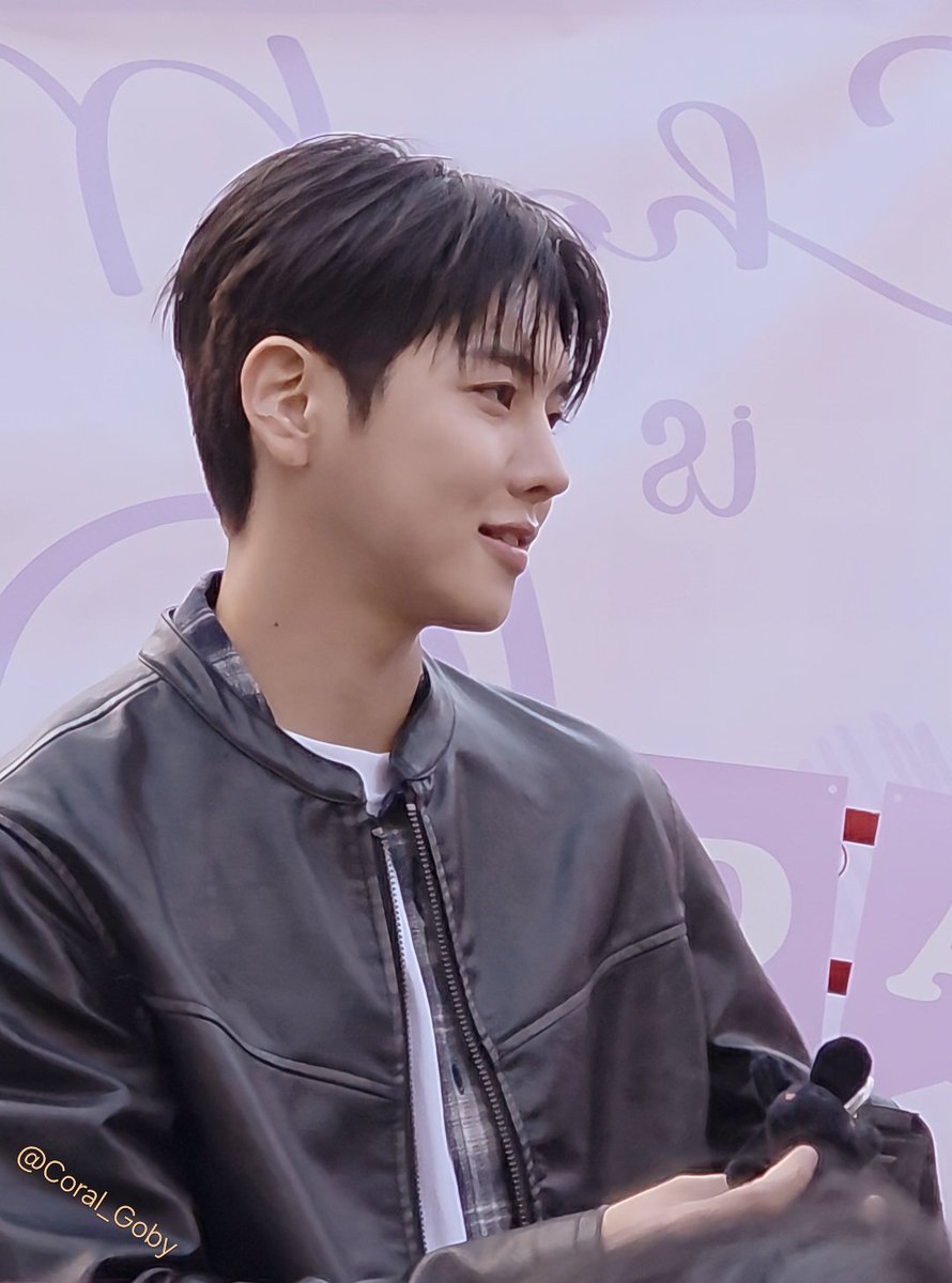 ミンギさん with れんびっと
来てくれてありがとう💜

#レン #렌 #REN #チェミンギ #최민기 #CHOIMINGI 🐰