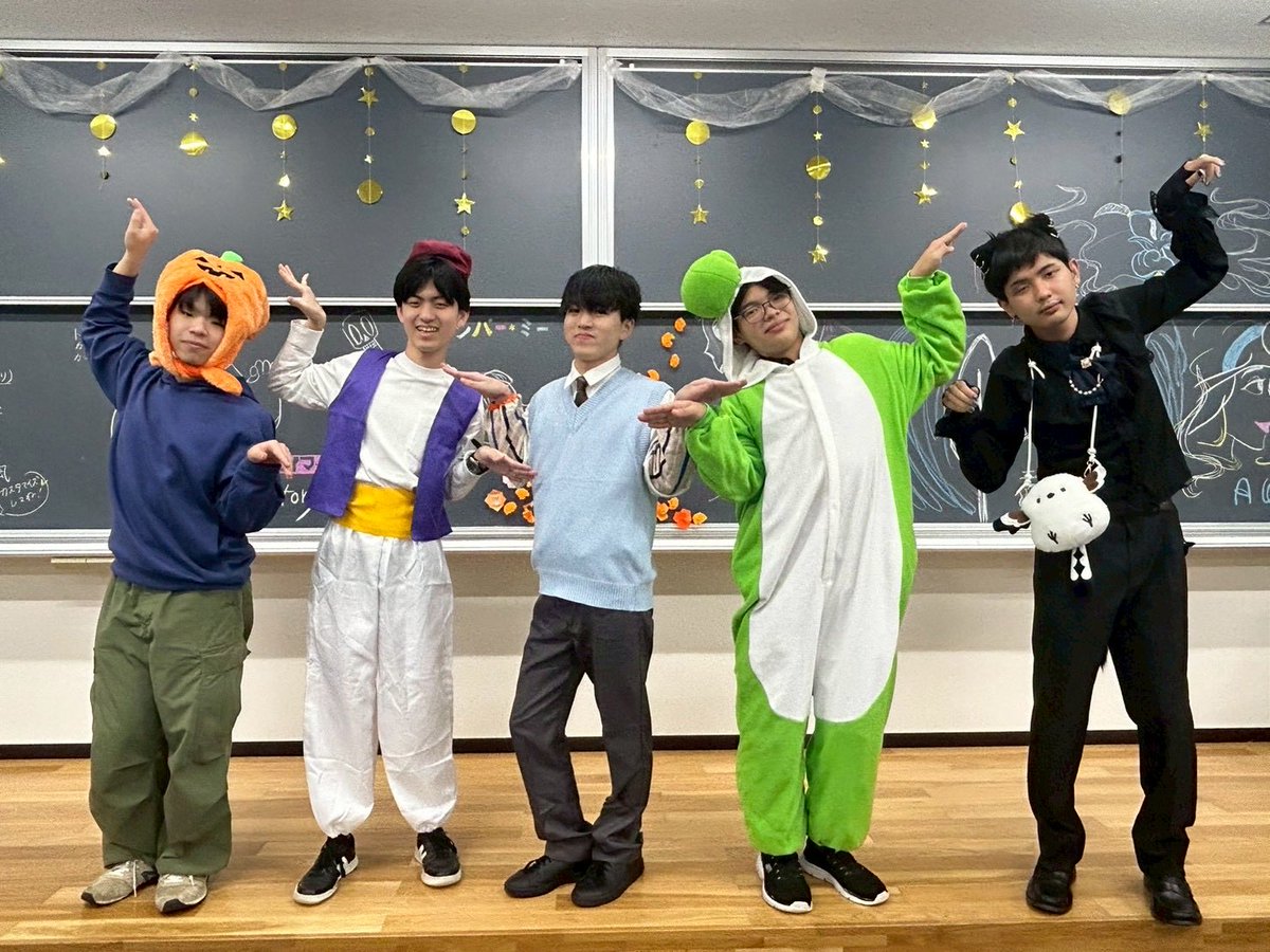 koma_gasshou's tweet image. オータム2日目ありがとうございました🫧
たくさんのお客さまにご来店いただき、歌声喫茶大成功でした🎶
来週からは定演にむけて、練習頑張ります！
定演もぜひ、お越しください✨