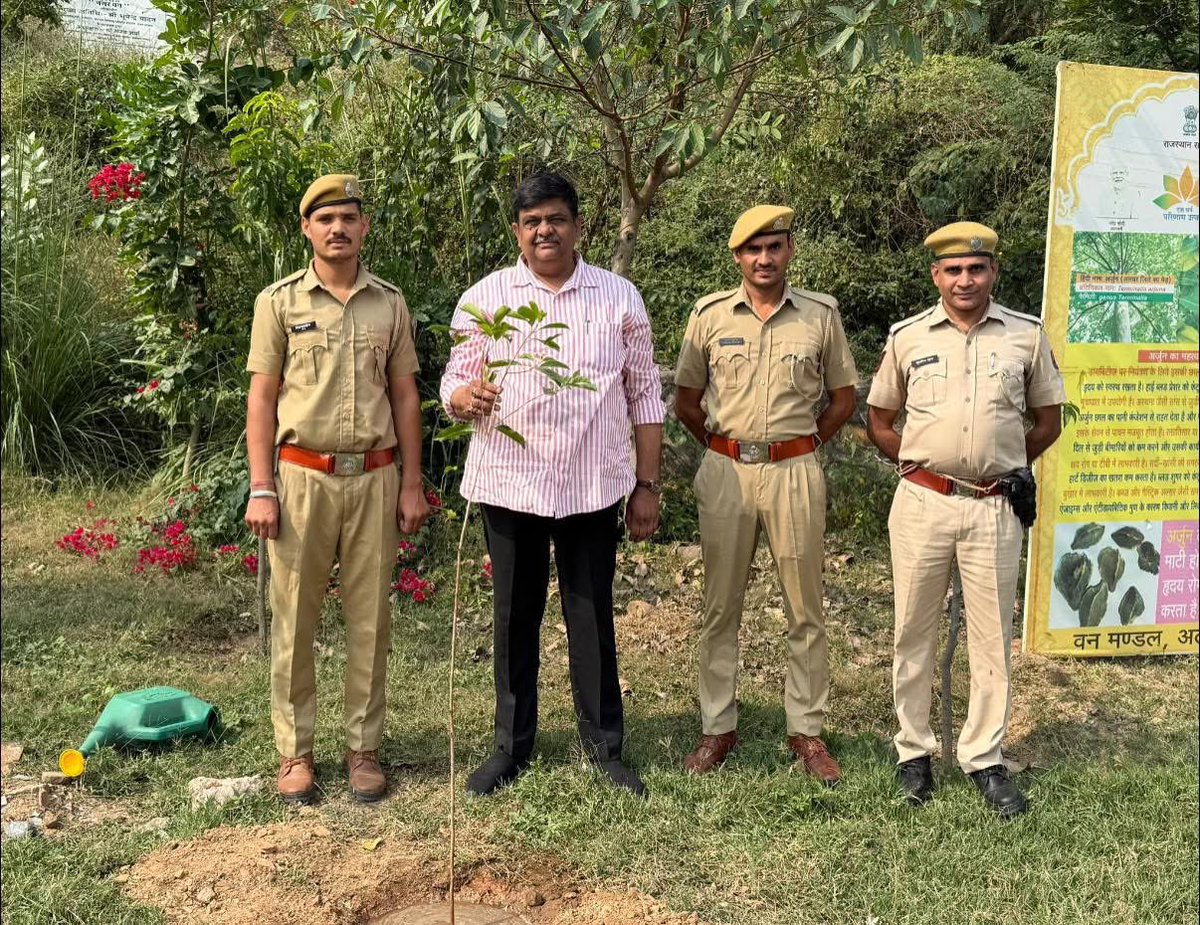 आज का पौधारोपण... नगर वन, अलवर
#एक_पौधा_प्रतिदिन