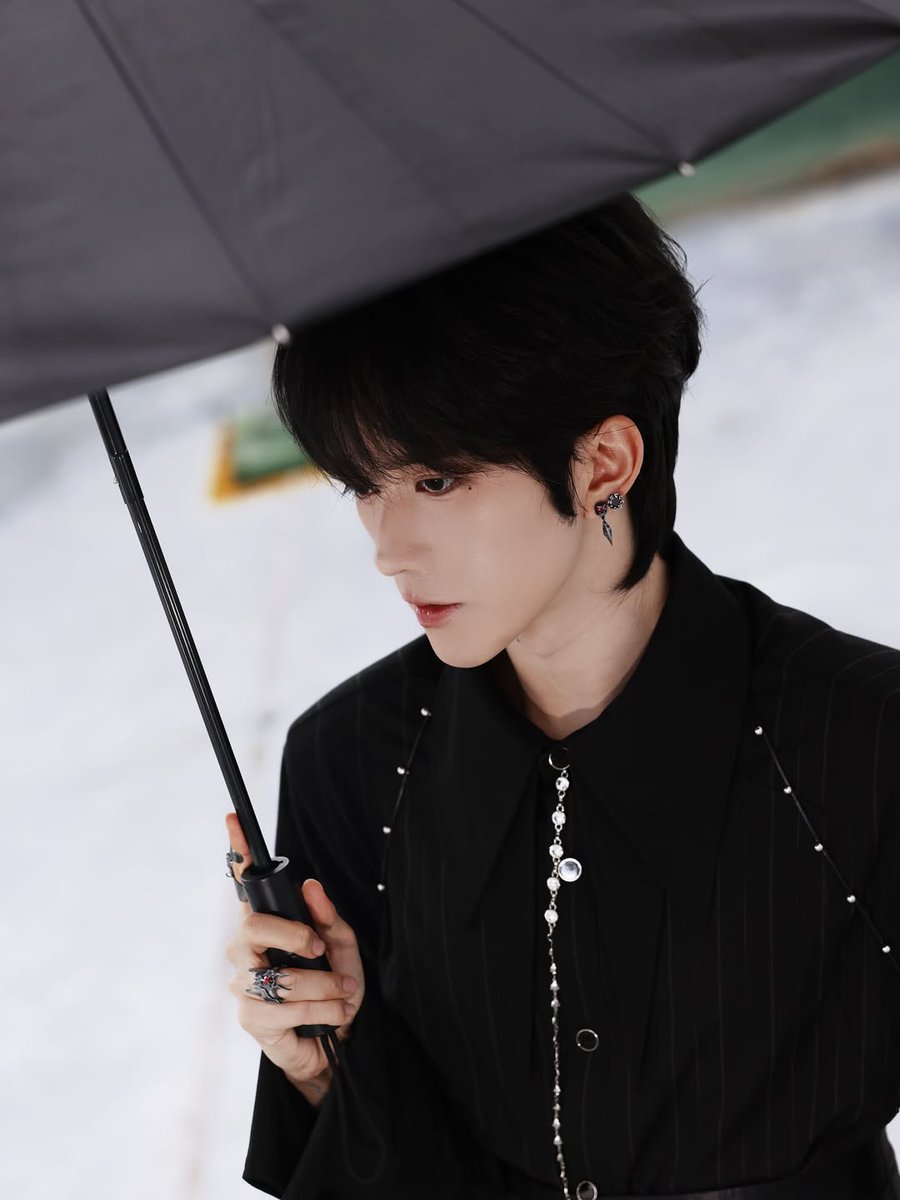 XINGQIUGLOBAL's tweet photo. 02112025 ELIOT HUANG INSTAGRAM UPDATE

☔️

🔗https://t.co/yuYozaI0gD

#ELIOTHUANG #HUANGXING #黄星 #XINGQIU #XYQQJ