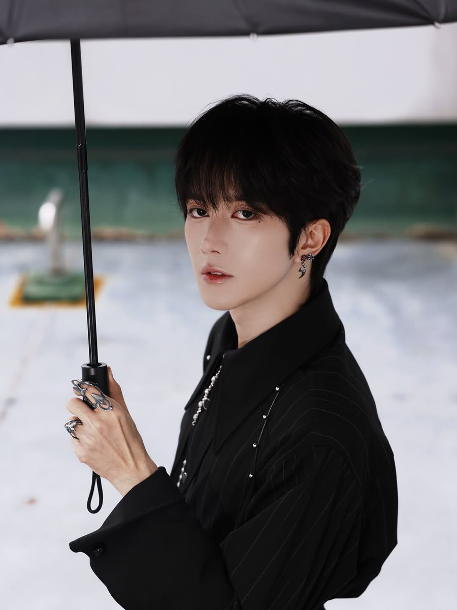 XINGQIUGLOBAL's tweet photo. 02112025 ELIOT HUANG INSTAGRAM UPDATE

☔️

🔗https://t.co/yuYozaI0gD

#ELIOTHUANG #HUANGXING #黄星 #XINGQIU #XYQQJ
