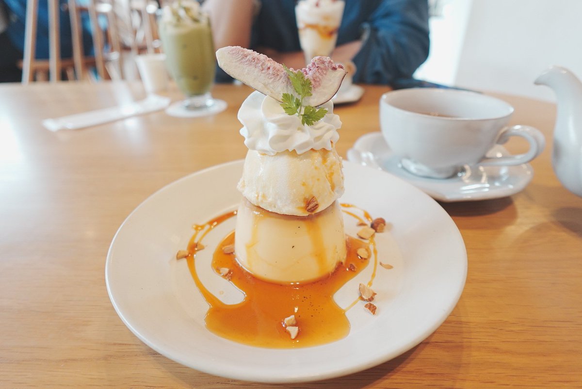 今日はお昼ごはんに、夫のお気に入りの食堂でハンバーグやレバニラを食べました。どれもおいしくて、また行きたいお店になりました。
その帰りに好きなカフェに寄り、かわいらしく盛り付けられたプリンとパフェを食べ、ゆっくりな時間を過ごしました。