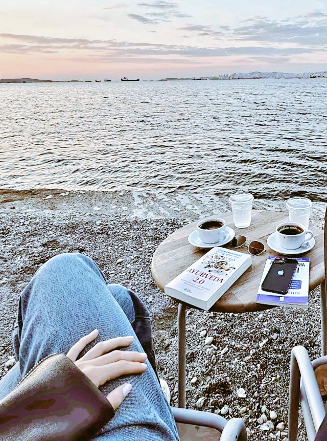 Sınırlarını iyi çizmelisin kalbinin. ne herkesin dokunabileceği kadar duvarsız, ne sana ihtiyacı olanı görmeyecek kadar duyarsız kalmalı...