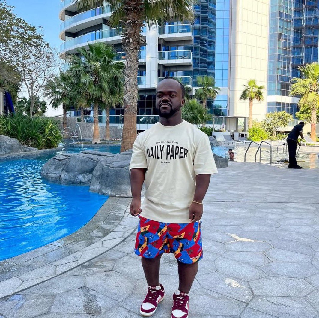 The vibe between Kweku Smoke and Abunational be nice waa 
He always dey give am shoutouts too