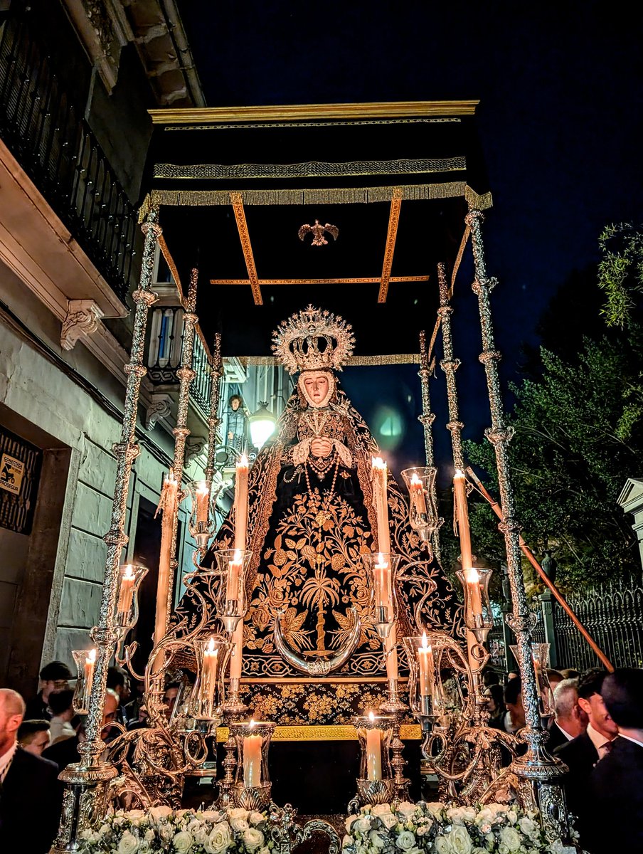 ¿Cómo se despierta uno de lo de ayer sabiendo que no fue un sueño?
Imborrable.
Gracias <a href="/Hdad_ChiasGR/">Soledad y Descendimiento</a> y <a href="/bandapadul/">Banda San Sebastián</a>.