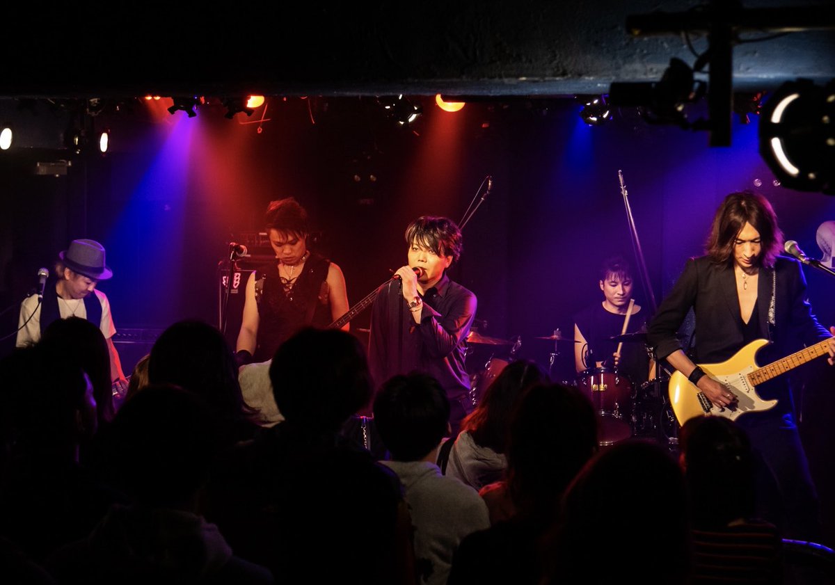 nobodyinlatin's tweet photo. イベント「LSBって知ってる？」���そしてLUNA SEAトリビュートバンドUnBeの1stライブ、ご来場頂きありがとうございました！！
お初だらけの環境でしたが、LSBという一つの季節を体験した者同士の軌道が触れ合う、温かい空間でした。

また春頃お会い��きるかも知れません😉

Photo:Aya @sai_llium さん https://t.co/PtaDjOuxAW