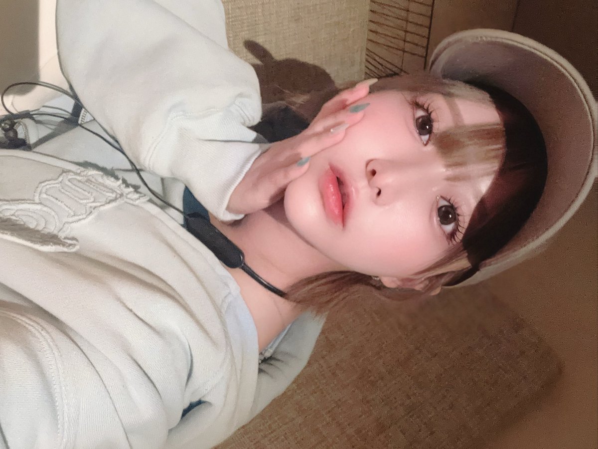 iroha_sakurada's tweet photo. ラフな服装もすき？ https://t.co/Dwahk0EWW3