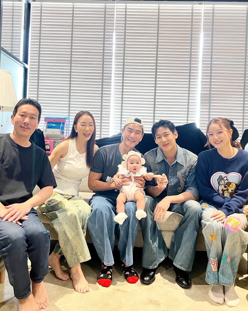 “นู๋ได้ทั้ง hi touch และ group photo เลยค่ะ 😙💚”
©️ tu_piyawadee

#BamBam #뱀뱀 <a href="/BamBam1A/">BamBam</a>