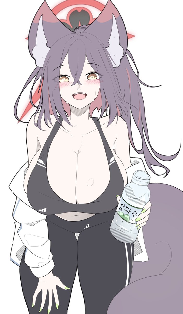 お水をどうぞ
#ブルアカ #BlueArchive #ワカモ #狐坂ワカモ