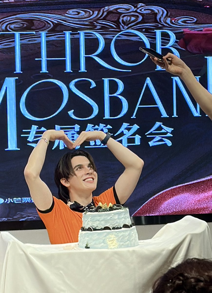 ZyxShell's tweet photo. 这个宝宝可爱化了🥰🥰

@mos_psl @Bank_mondop @isskwan26 
#MosBank重庆签名会 #MosBank #MosBankFansigninChongqing
#moslhong #ISBANKY https://t.co/yYRky88MhS