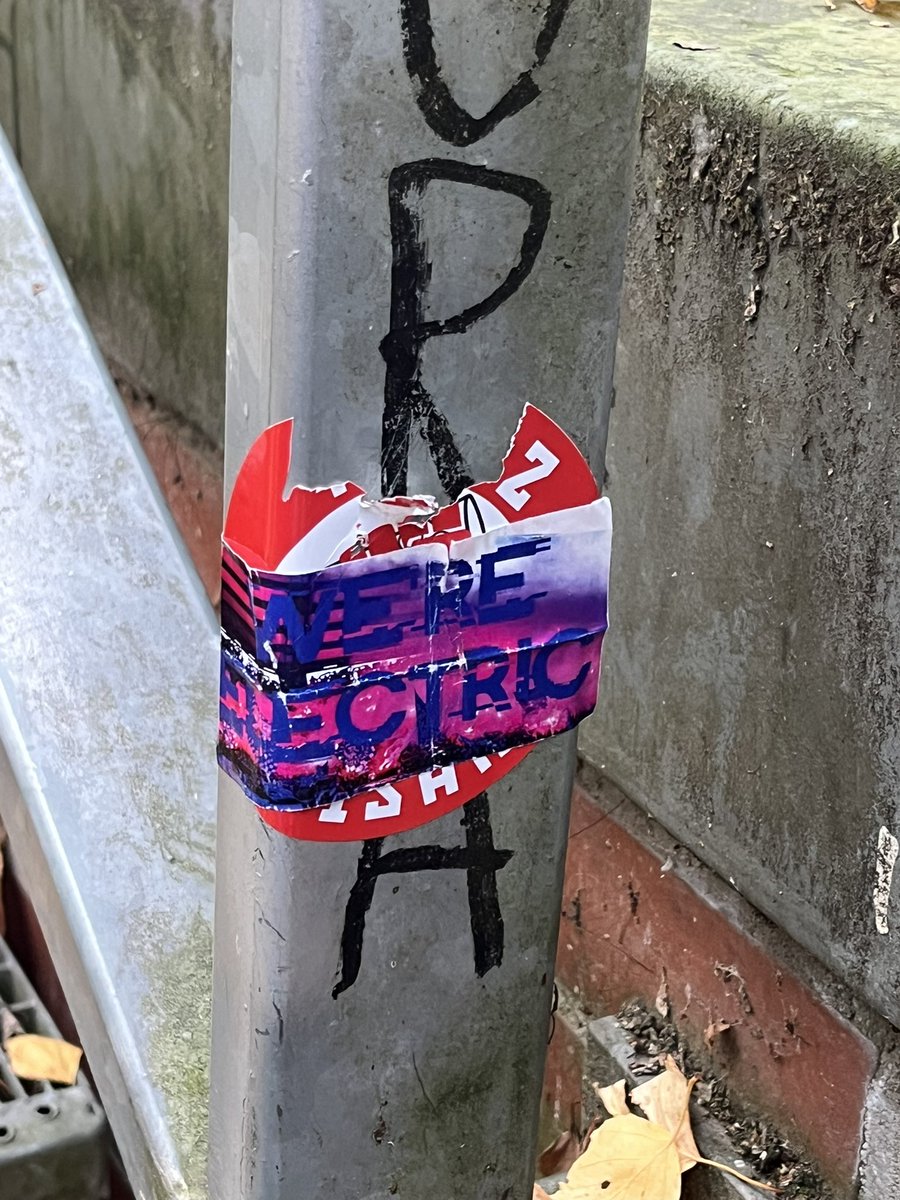 Fan vad man vill vara med er i baksidan. Men är i Tyskland just nu. Stort bortafölje idag! Kamrater, se till att ni kan ramsorna och lyssna på capos! Krossa Djuuuu! 

#ifkgbg