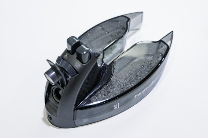 スチームアイロンの水タンクなんだけど、開口部が小さすぎて何日経っても内部が乾かないの
どうしたらいいんだこれ 