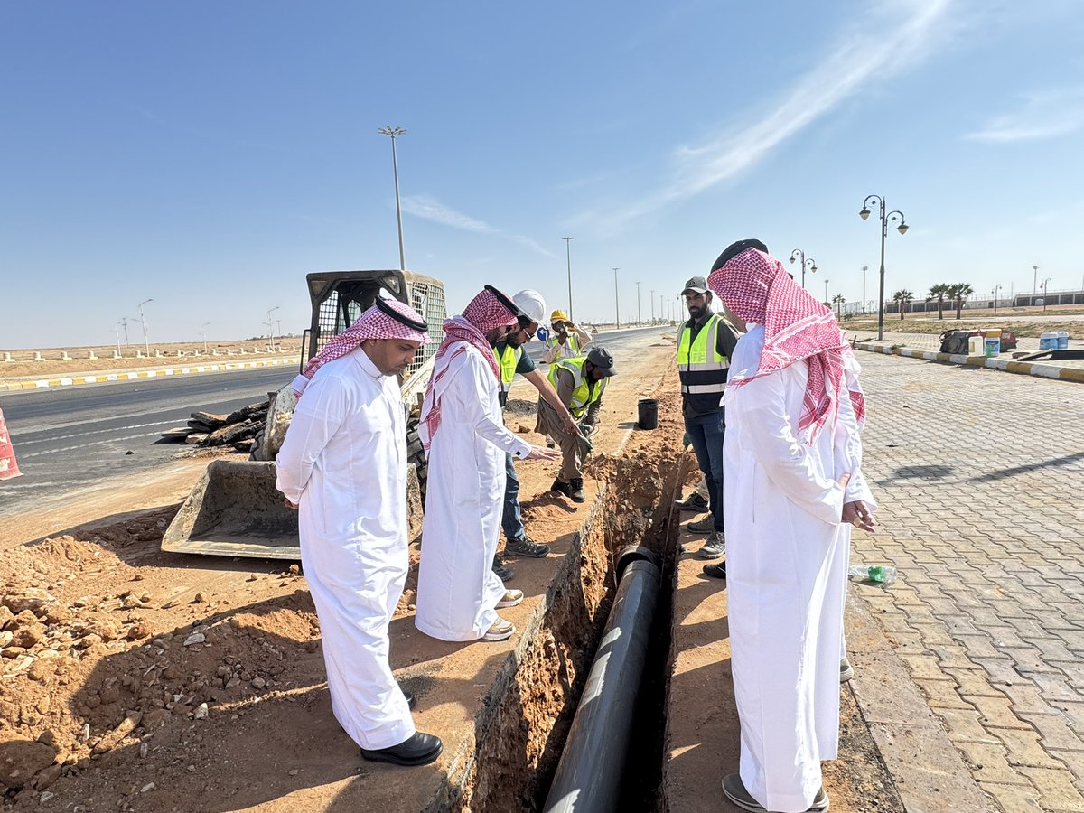 #صور 📸 || 

#متابعة_ميدانية
رئيس #بلدية_محافظة_طريف ، يقف ميدانياً على أعمال  زراعة مصائد مياه على طريق "الملك عبدالله"  ضمن مشروع صيانة شبكات تصريف الأمطار والشبكات السطحية في محافظة طريف ، ياتي ذلك ضمن متابعة اعمال البلدية ميدانياً .