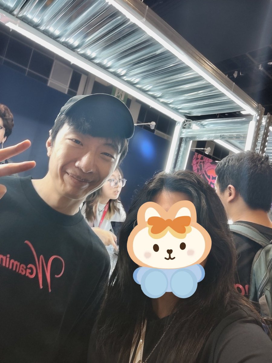 021125 📷 w/ Clara, Auntie Pearl, Benkai and Gad

Thank you for the pictures and signatures!! 🥹🥹