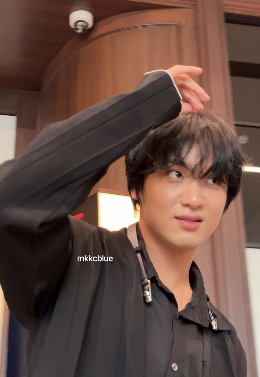 หน้างอนแม่มาก ให้นุทำท่าน่ารักอยู่นั้น 🥺 #ShopeexHAECHANTASTEEvent