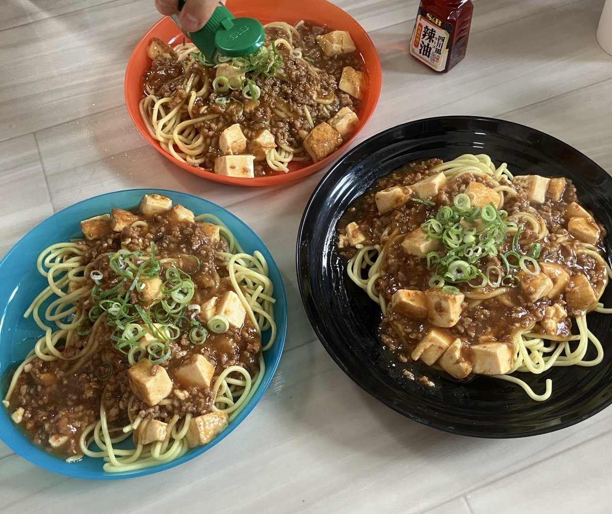 kobe_u_cc's tweet image. 今年の漫画研究会は『麻婆焼きそば』を提供します！
腕によりをかけて作った自信作です、六甲祭当日は是非食べに来てください！ご来店お待ちしてます！
六甲祭まであと6日間！

※実際の商品は画像のものと異なる場合がございます