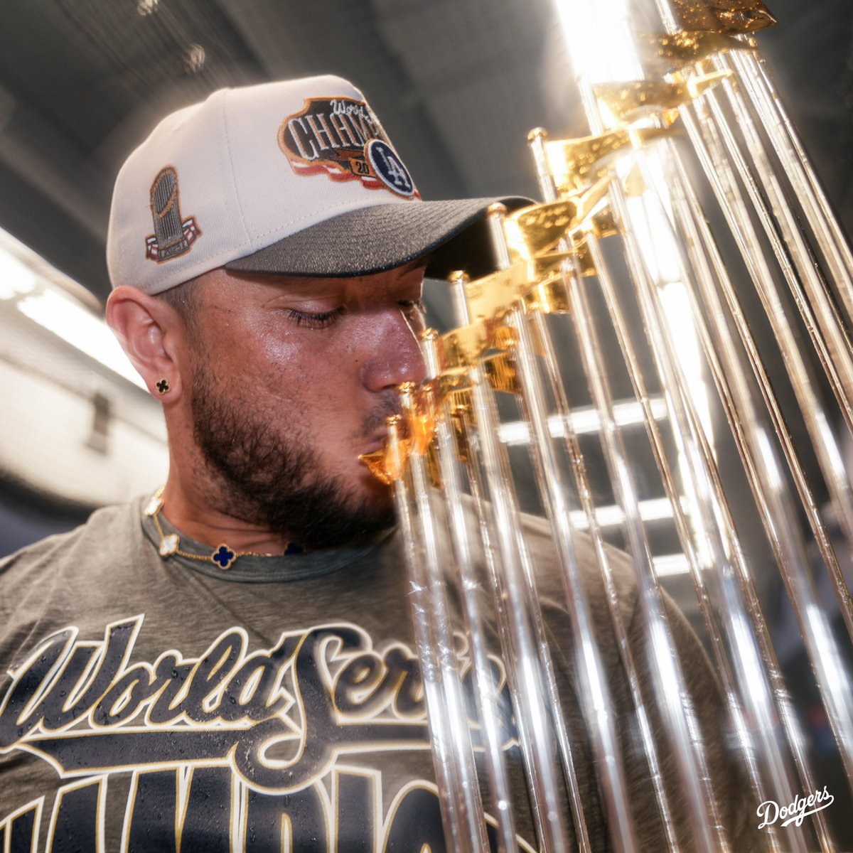 미겔 로하스와 트로피