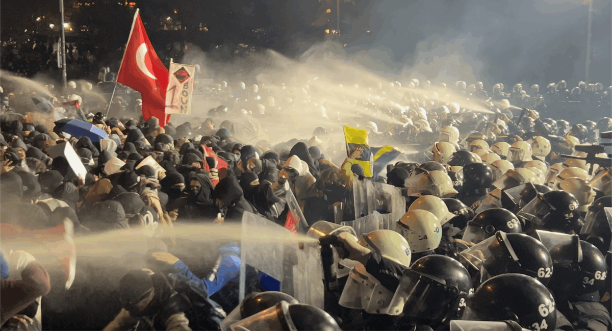 ✏️ Mehmet Güneş yazdı | Ana halka: Saray’ı yıkacak anti-faşist cephe  #SendikaOrgYazıları 

#Dosya | Türkiye siyaseti yeniden şekillenirken sosyalist strateji

sendika.org/2025/11/ana-ha…