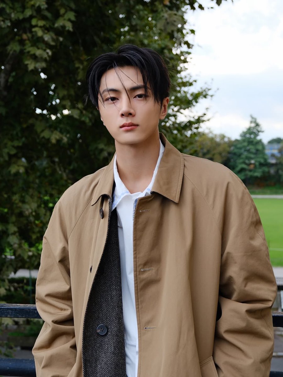 enhypenupdates's tweet image. [INSTAGRAM] 251102

"🎾
#Prada #JAY"

🔗: instagram.com/p/DQjG5KYCSfr/…

(1/2)

@ENHYPEN_members @ENHYPEN #ENHYPEN #엔하이픈