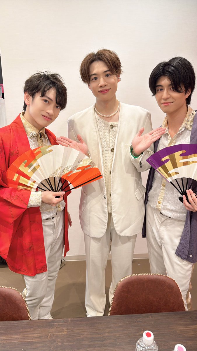 新橋グランハマー様にて

念願のZANPAさんとのステージ✨

コラボではYOMAさんが歌唱、僕とダイキがダンスで「天城越え」をパフォーマンスさせていただきました🪭

頂いたお食事も美味しくて、最高な一日でした！

初めましての方々もありがとうございました🥰またお待ちしてます👍

#華MEN組 
#ZANPA