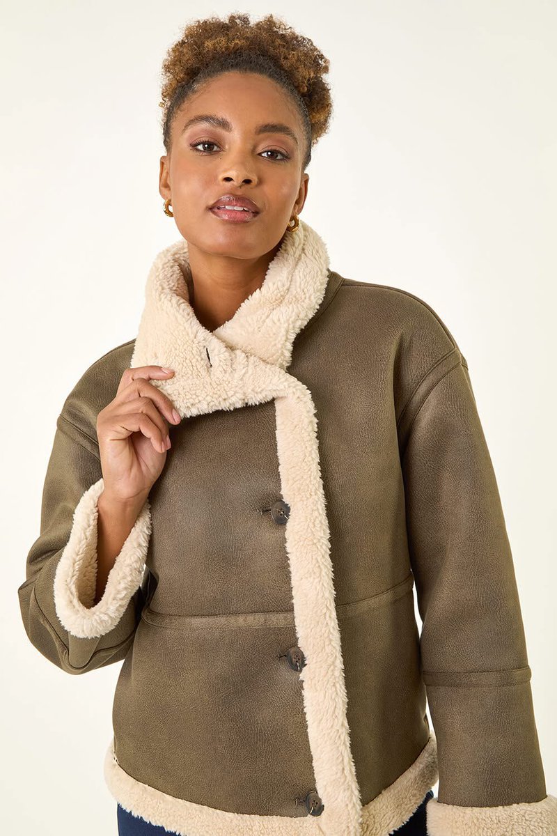 A classic aviator style, complete with a cosy borg collar 🌾
Shop now 🍂 #Roman #Arcades #Ashton