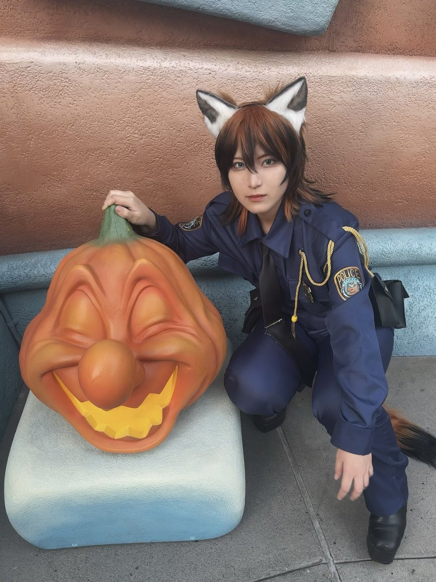 ren922_'s tweet photo. 10/17 ニック・ワイルド🦊
10/29 デュース・スペード♠️
今年のDハロは2回でした！来年はインパ増やしたいのでお友達ください🤝🏻
#Dハロ #Dハロ2025 
#Dハロ仮装 #twst #Dハロツイステ
#Dハロ仮装者さんと繋がりたい #cospaly https://t.co/VrVxKISRhB