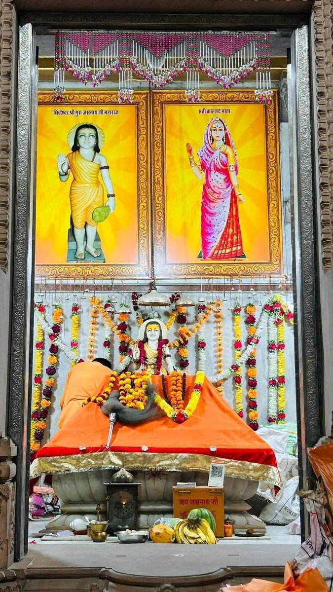 INDRAJKURIRLP's tweet photo. मानवता को सत्य, संयम, सेवा, जीव-दया, नशामुक्त जीवन और पर्यावरण संरक्षण का मार्ग दिखाने वाले परम आराध्य, प्रात: स्मरणीय श्री सिद्धेश्वर जसनाथ जी महाराज के 544 वें अवतरण दिवस की सभी श्रद्धालुओं को मंगलकामनाएं |
 जसनाथ जी महाराज की कृपा हम सभी पर सदा बनी रहे । @hanumanbeniwal https://t.co/willYugRrl