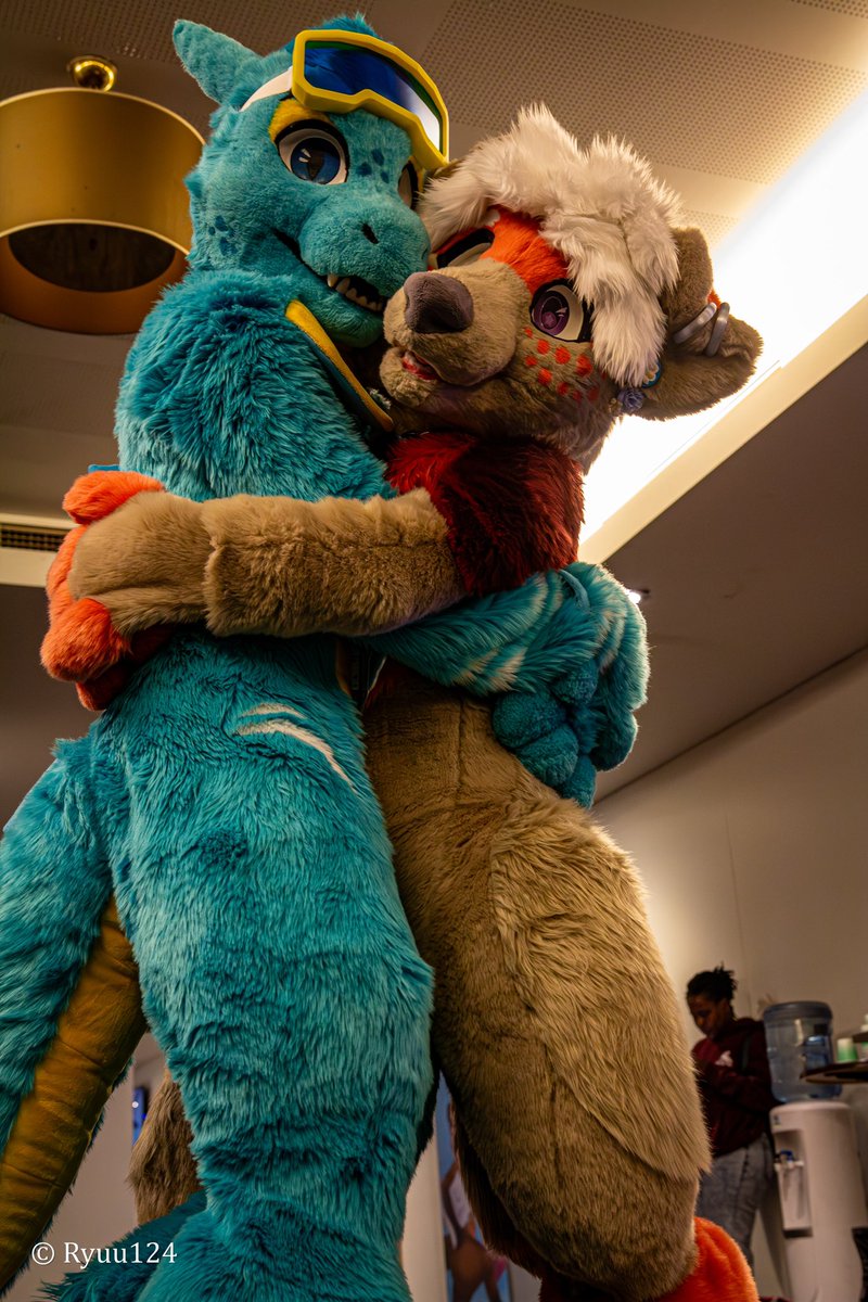 Aren’t these two just the cutest!! I love their opposite colours!!

Salty: <a href="/SaltyDerg/">🏳️‍🌈 SaltyDragon 🏳️‍🌈</a> 
Brooklyn: <a href="/BrooklynCollie/">🪴🍄Brooklyn🍄🪴</a> 
📸: <a href="/Ryuu130/">Ryuu 🏳️‍🌈 🔜 🟦☁</a>